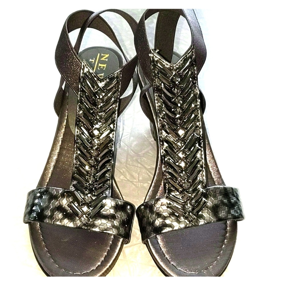 New York Transit wedge sandal size 6, silver/gray